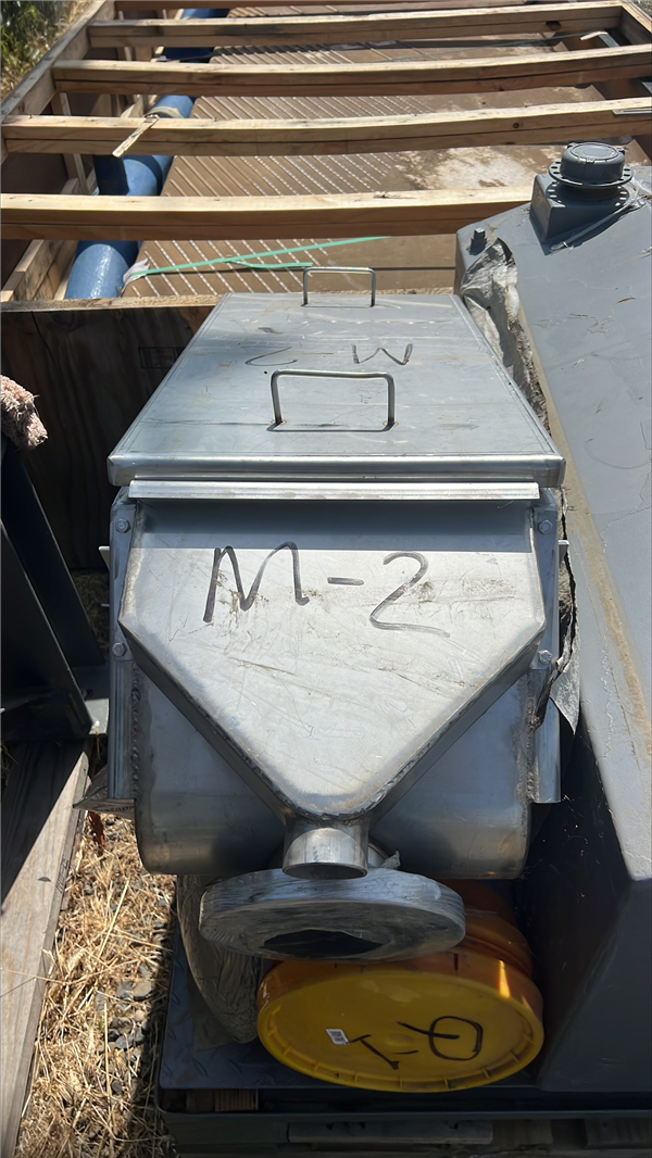 49" X 49" X 45" Vibrating Screen)